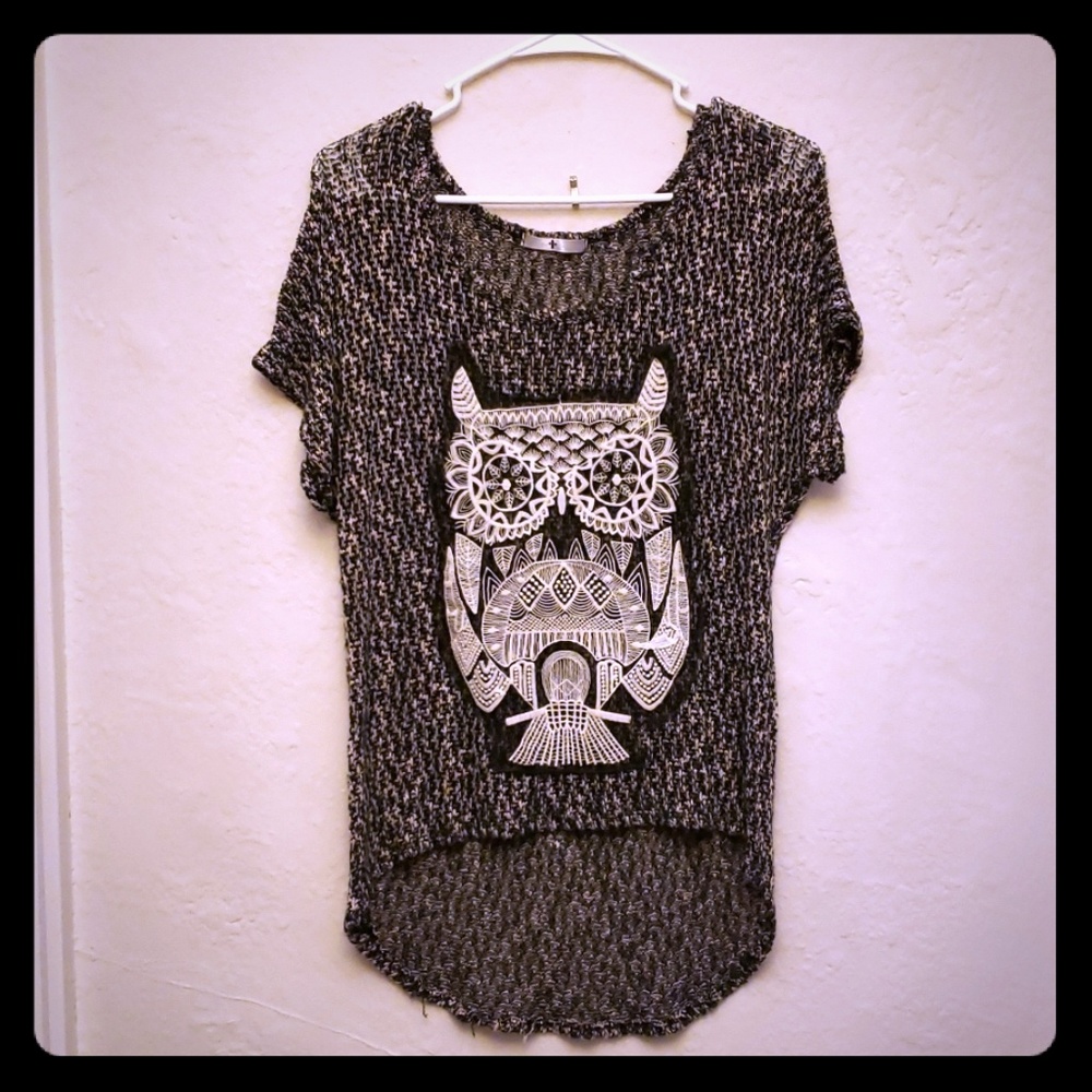 Women's Embroidered Owl High-Low Top Gray & White-Size Medium